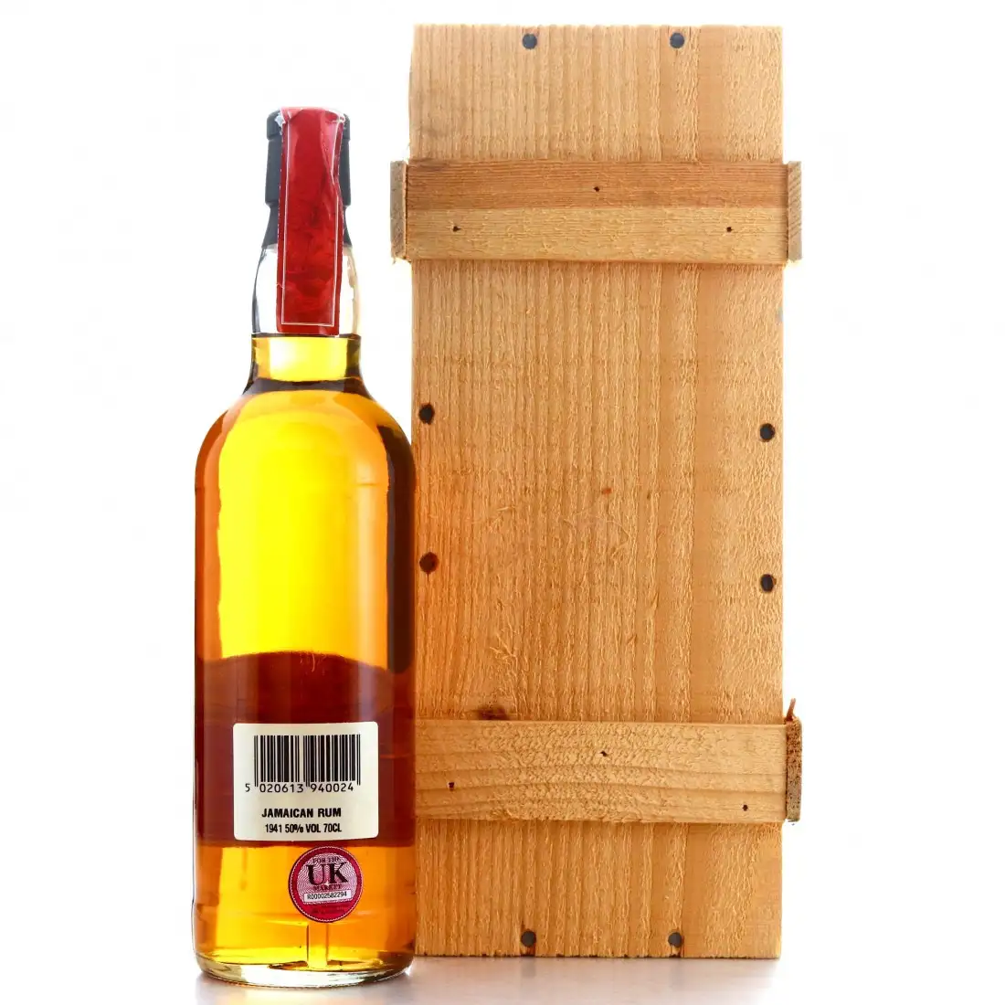 High resolution image of Gordon &amp; MacPhail Long Pond Jamaica Rum 1941