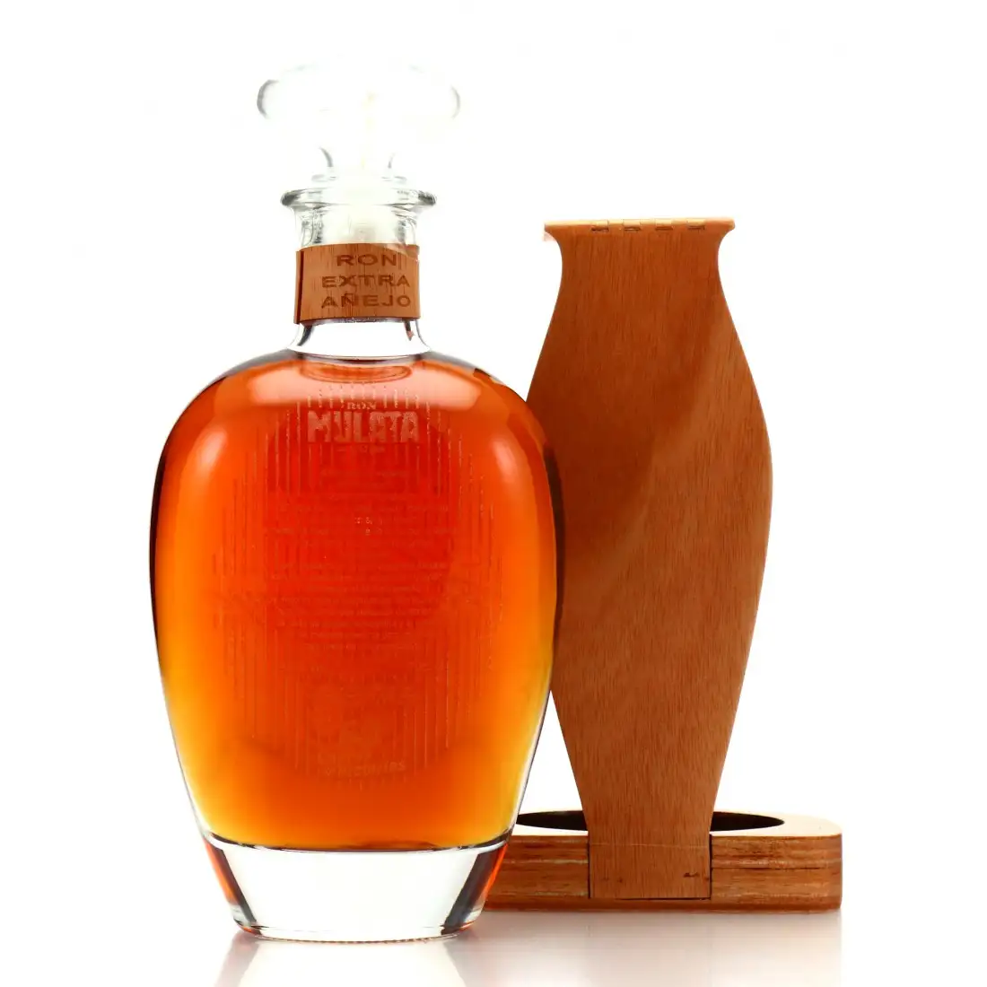 Image haute résolution de Mulata Ron Extra Añejo (Homenaje 60 Eneros de Victorias)