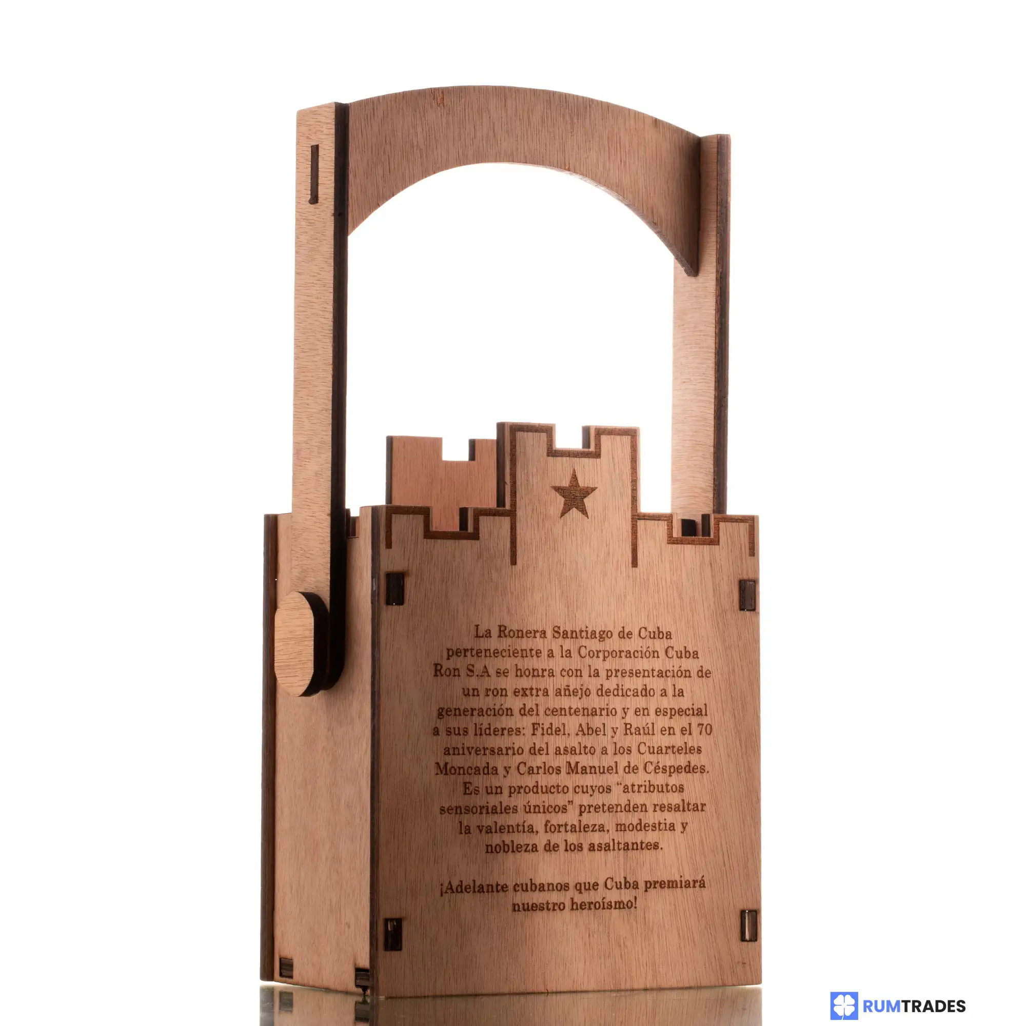 Hochauflösendes Bild von Santiago de Cuba 70 Aniversario Ron Extra Añejo
