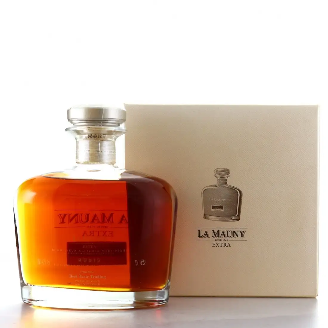 High resolution image of Maison La Mauny Extra Rubis Rhum Vieux agricole