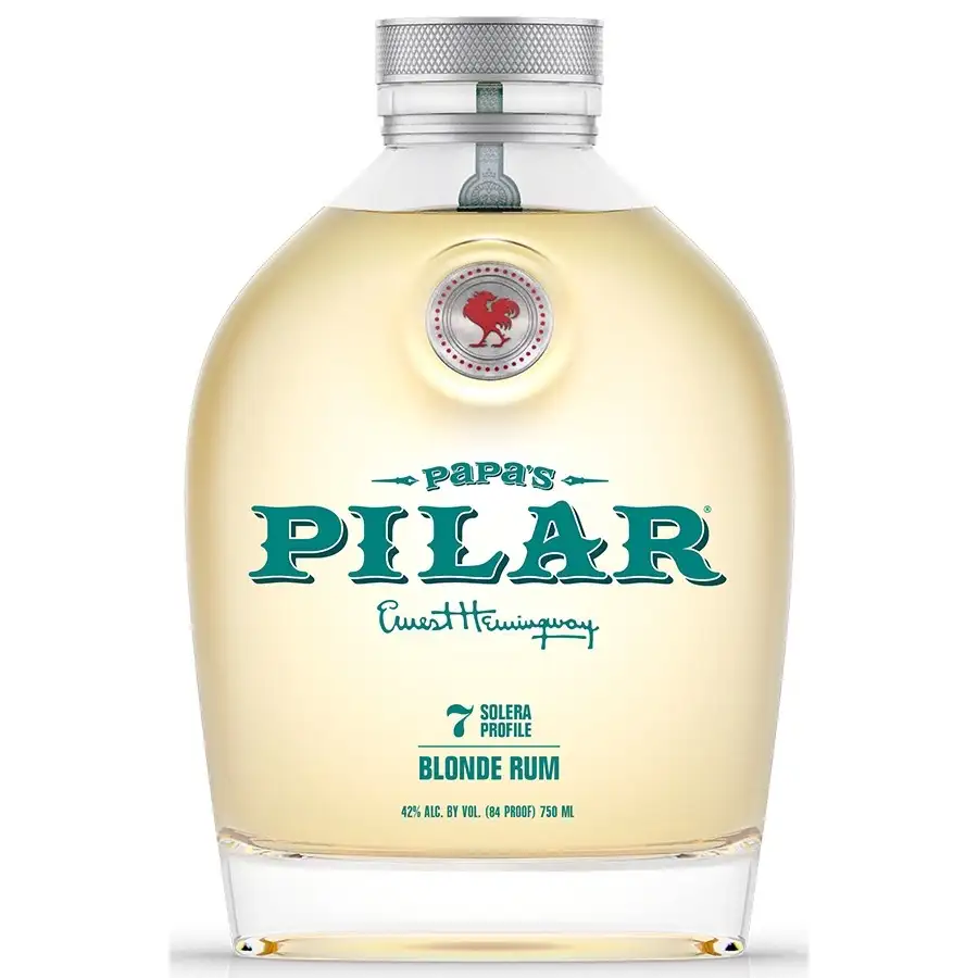 Bottle of Hemingway Rum Papa‘s Pilar Blonde Rum