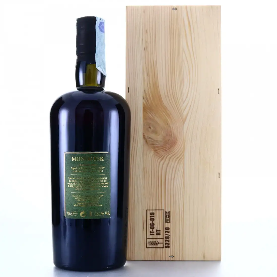 High resolution image of Velier Clarendon Rum Sapiens Wedderburn MMW 1984