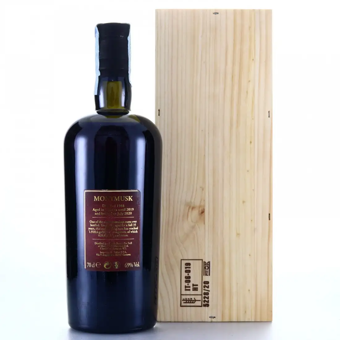 High resolution image of Velier Clarendon Rum Sapiens Wedderburn MMW 1984