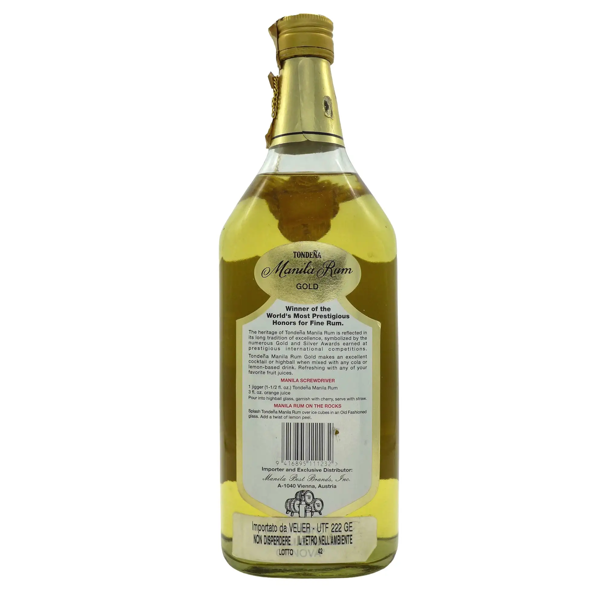 Hochauflösendes Bild von La Tondeña Distileria Bago Manila Rum Gold